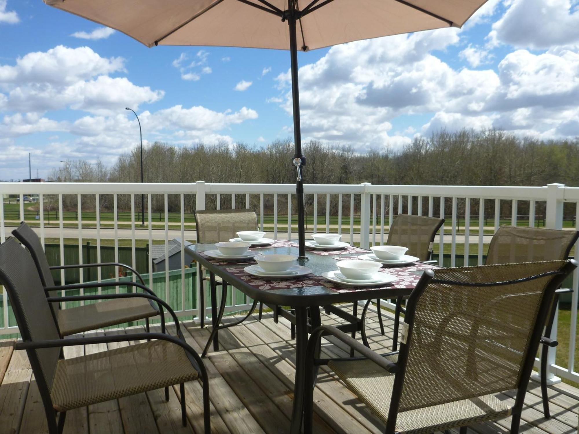 Lewis Estates Golf Course Executive By Henday, Whitemud, Step To Shops! Holiday home *
