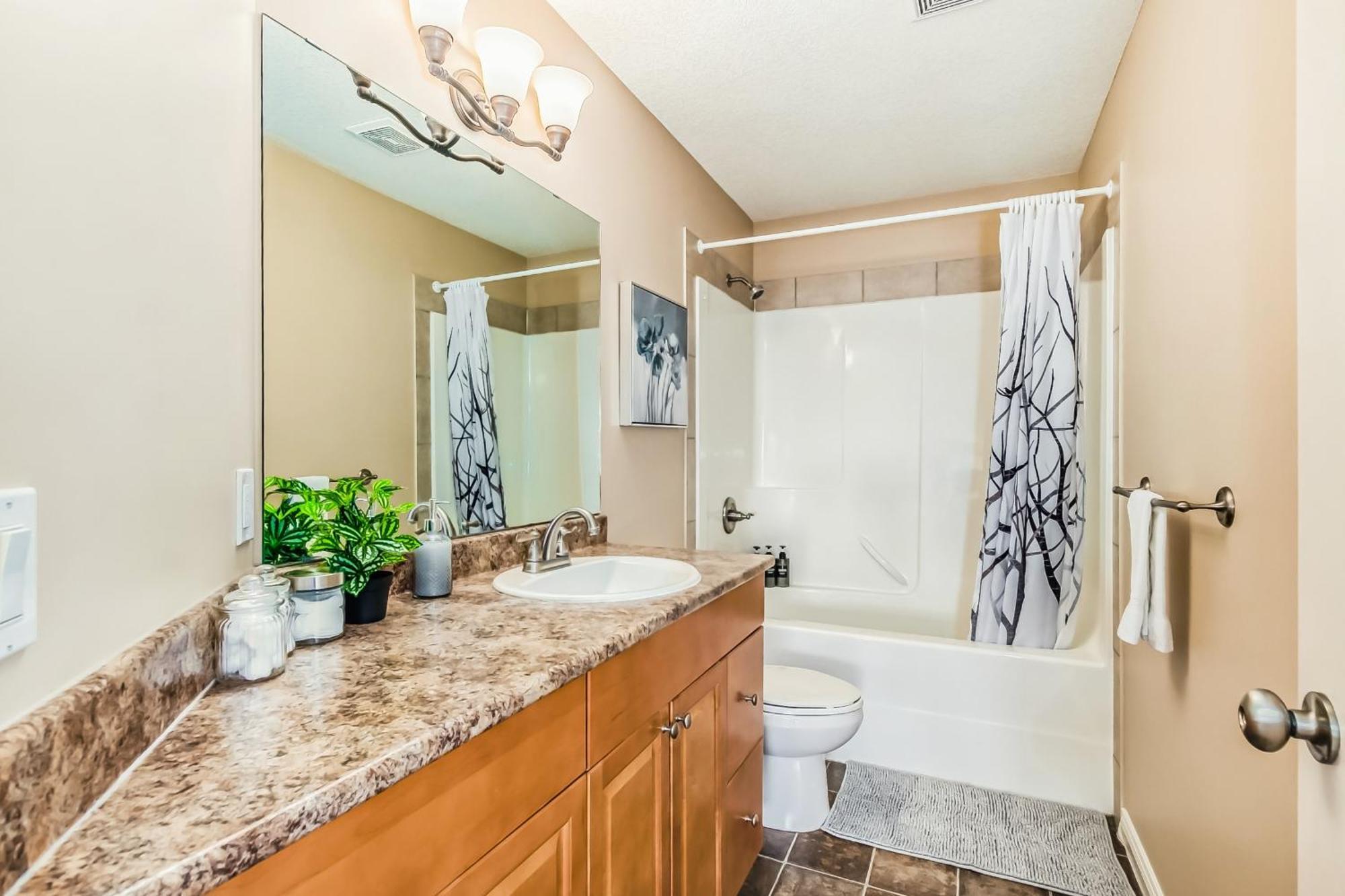Holiday home Lewis Estates Golf Course Executive By Henday, Whitemud, Step To Shops!