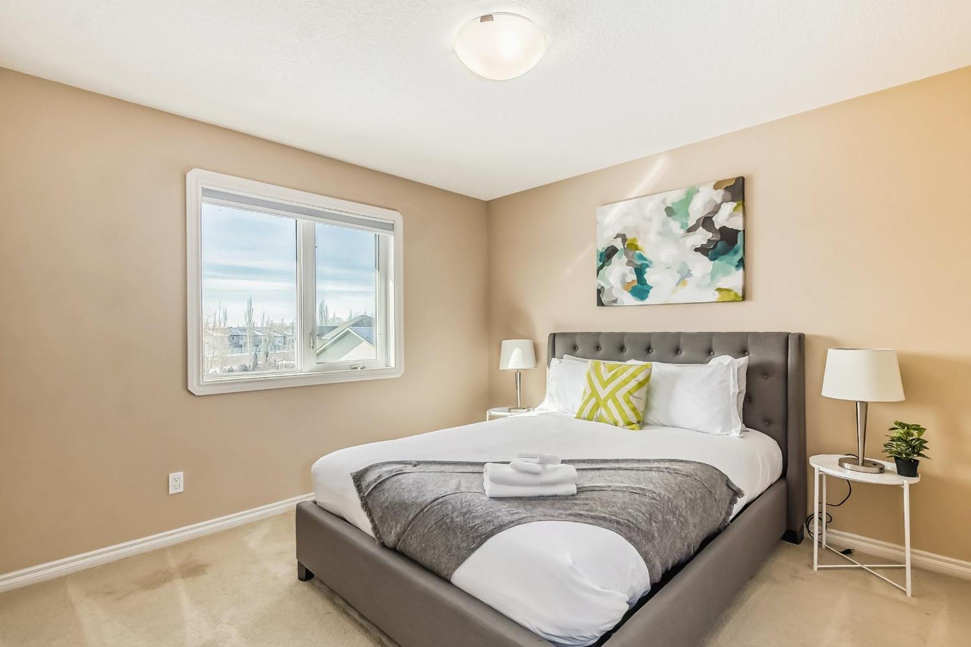 Lewis Estates Golf Course Executive By Henday, Whitemud, Step To Shops! Holiday home Edmonton