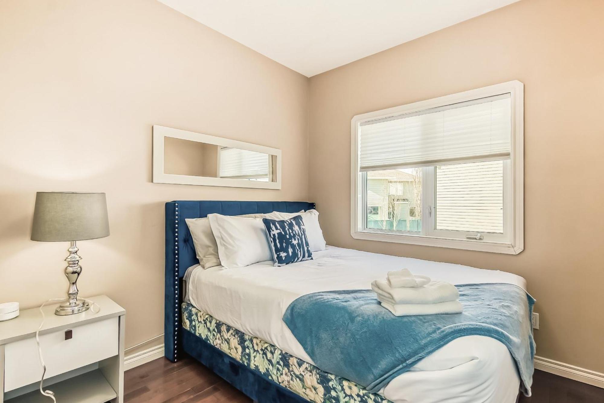 Holiday home Lewis Estates Golf Course Executive By Henday, Whitemud, Step To Shops!