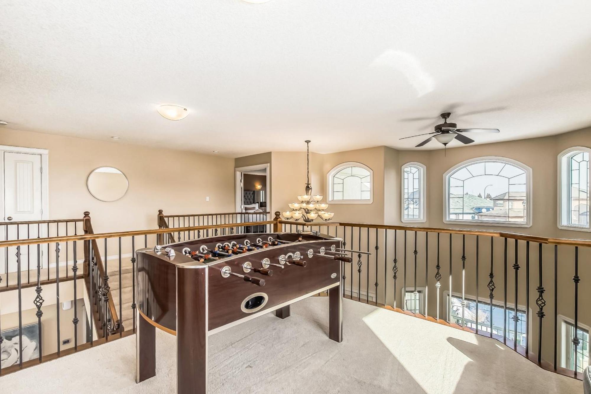 Lewis Estates Golf Course Executive By Henday, Whitemud, Step To Shops! Holiday home Edmonton
