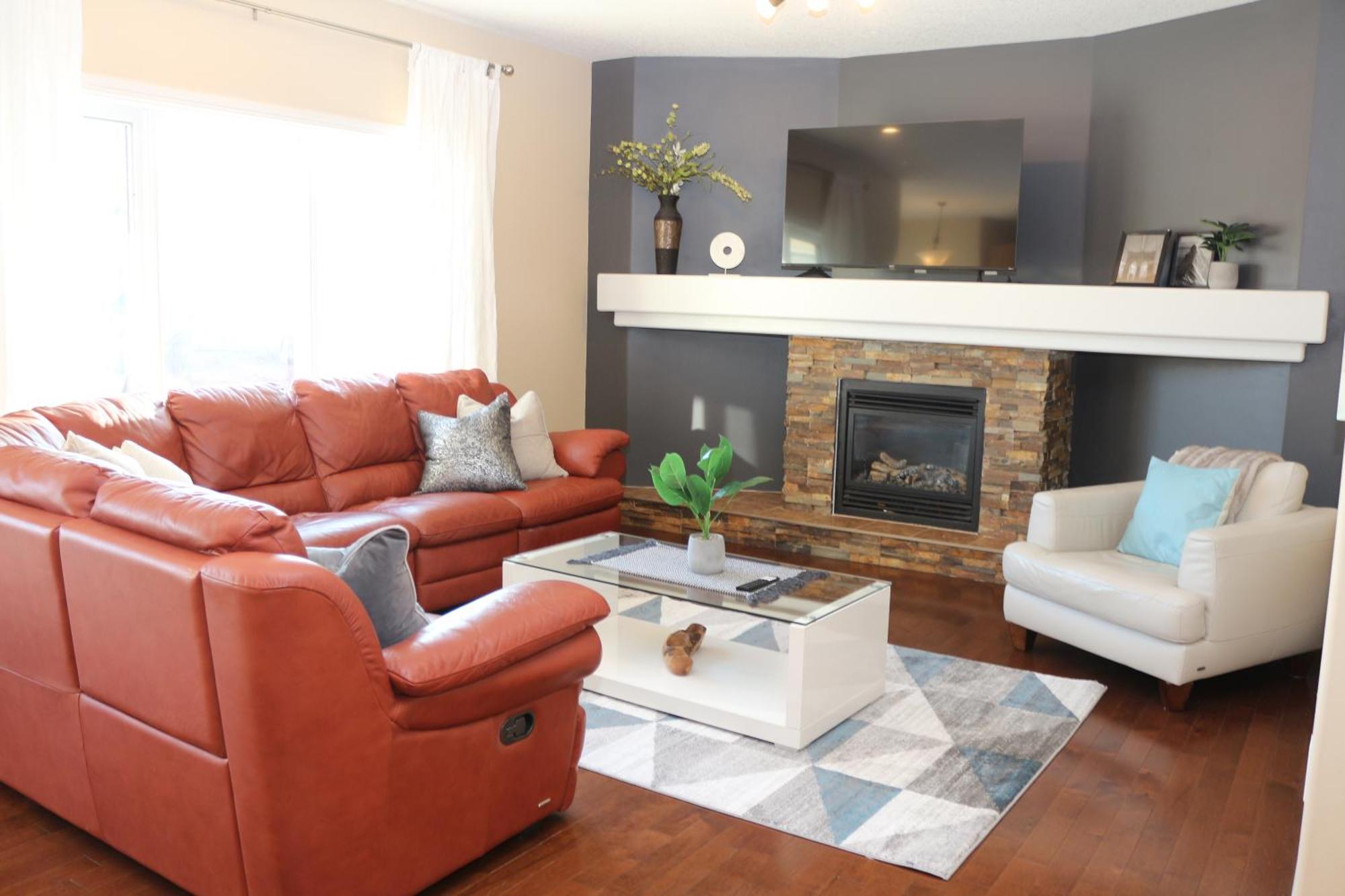 Lewis Estates Golf Course Executive By Henday, Whitemud, Step To Shops! Holiday home