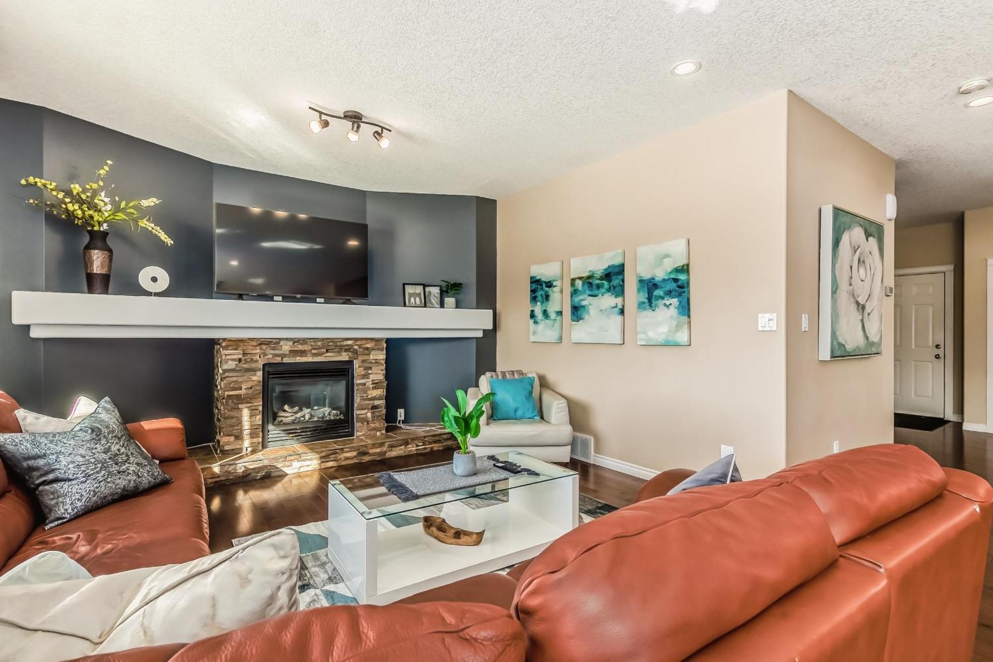 Lewis Estates Golf Course Executive By Henday, Whitemud, Step To Shops! Holiday home *