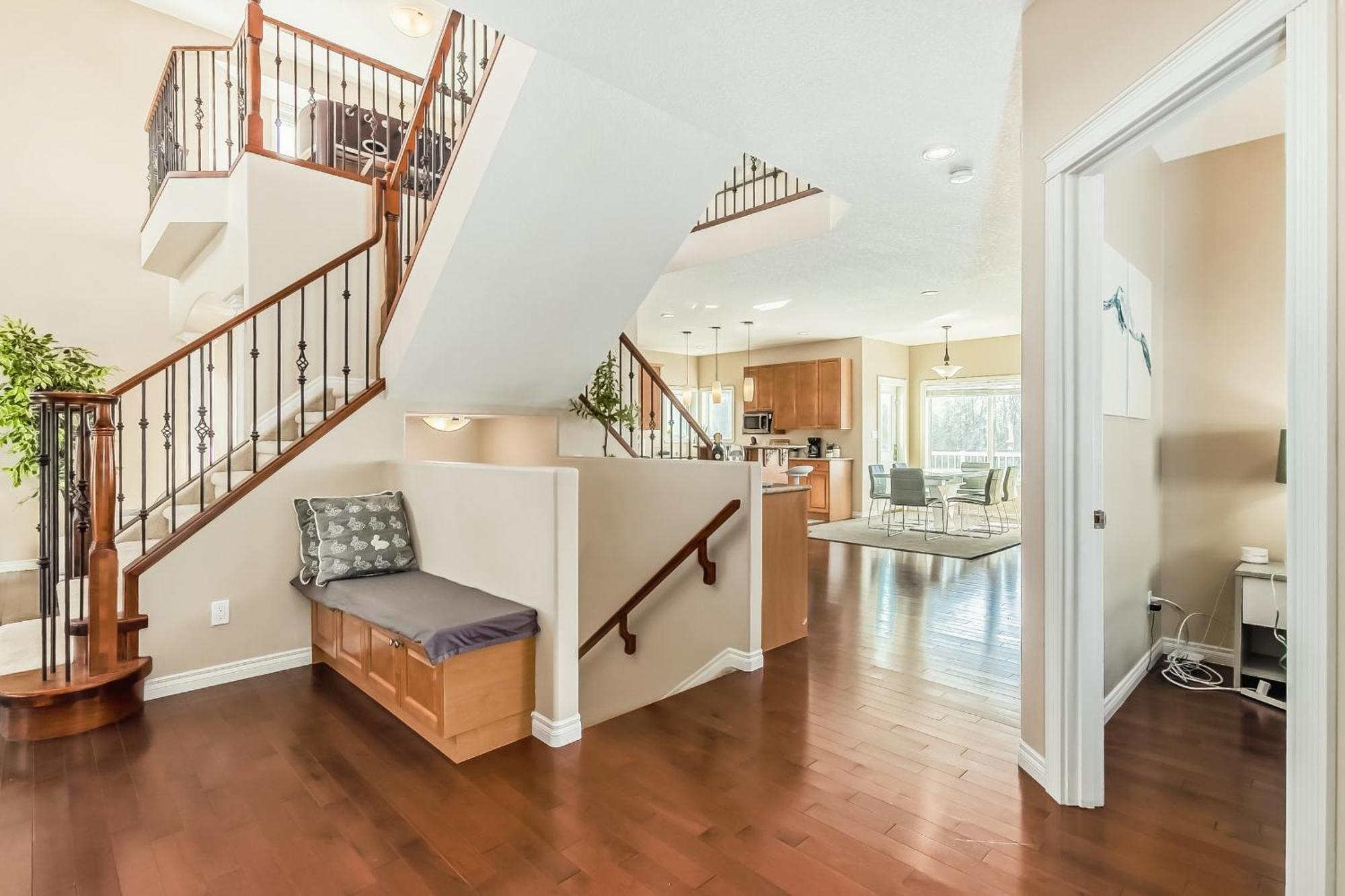 Lewis Estates Golf Course Executive By Henday, Whitemud, Step To Shops! *