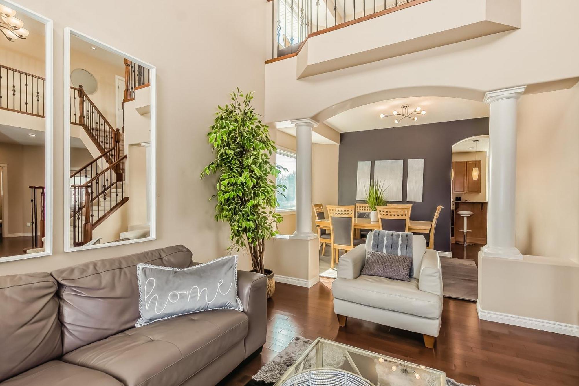 Holiday home Lewis Estates Golf Course Executive By Henday, Whitemud, Step To Shops! *