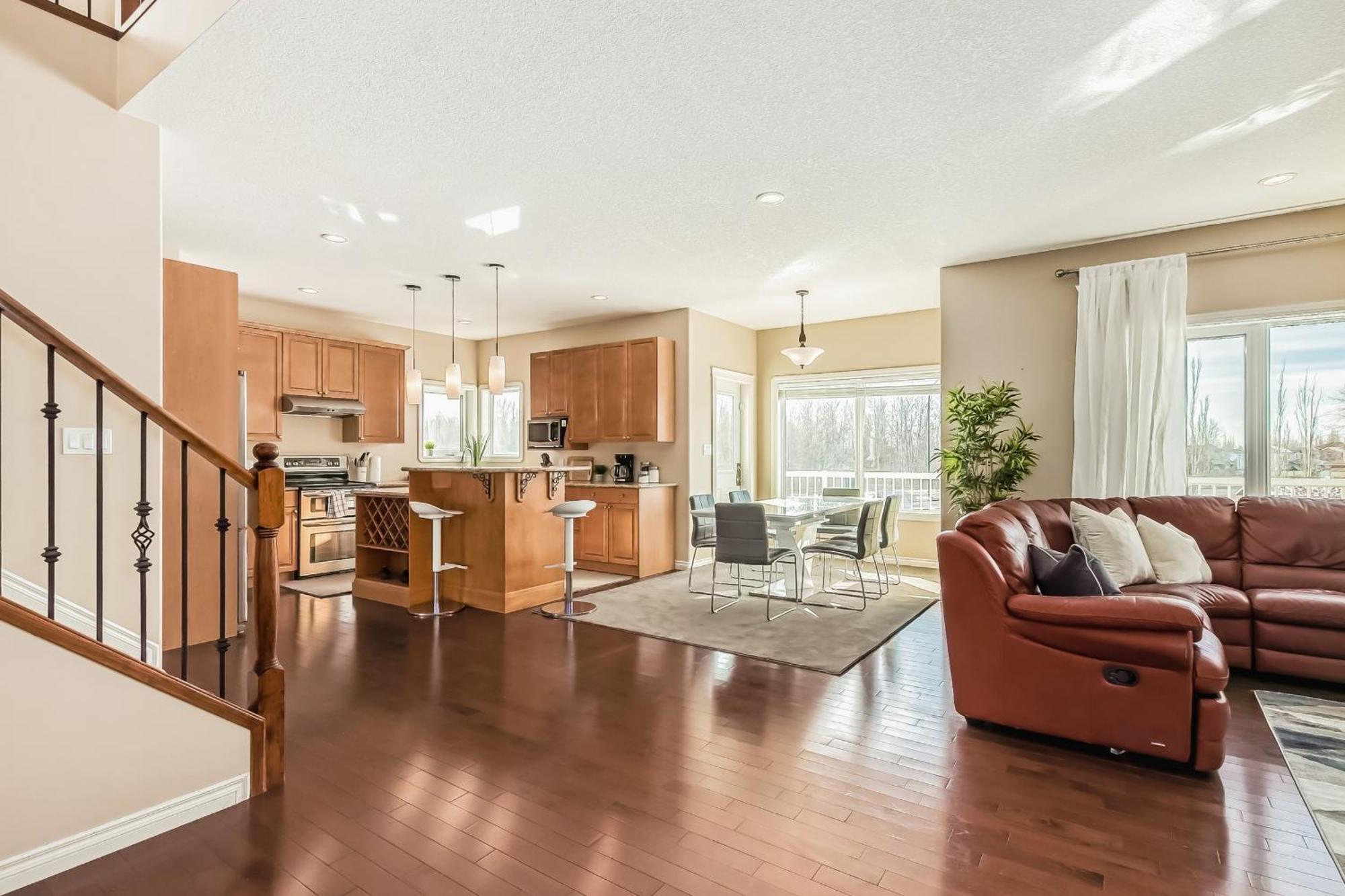 Lewis Estates Golf Course Executive By Henday, Whitemud, Step To Shops! Edmonton