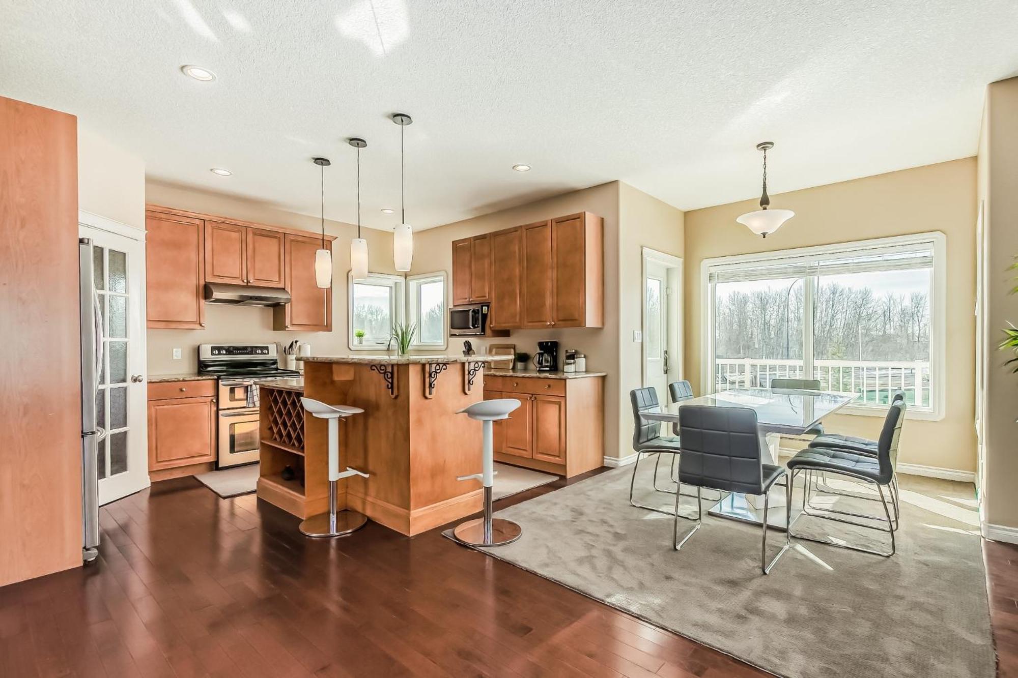 Holiday home Lewis Estates Golf Course Executive By Henday, Whitemud, Step To Shops!