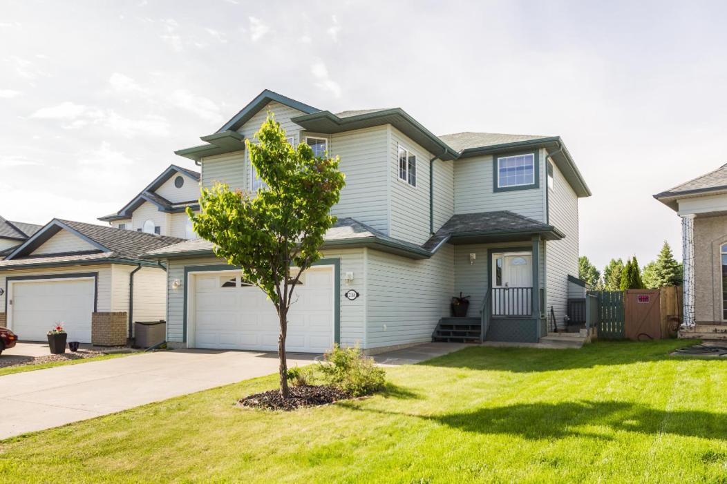 Holiday home Luxury Lewis Estates Golf Course View By Henday, Whitemud, Wem, Acheson! Edmonton