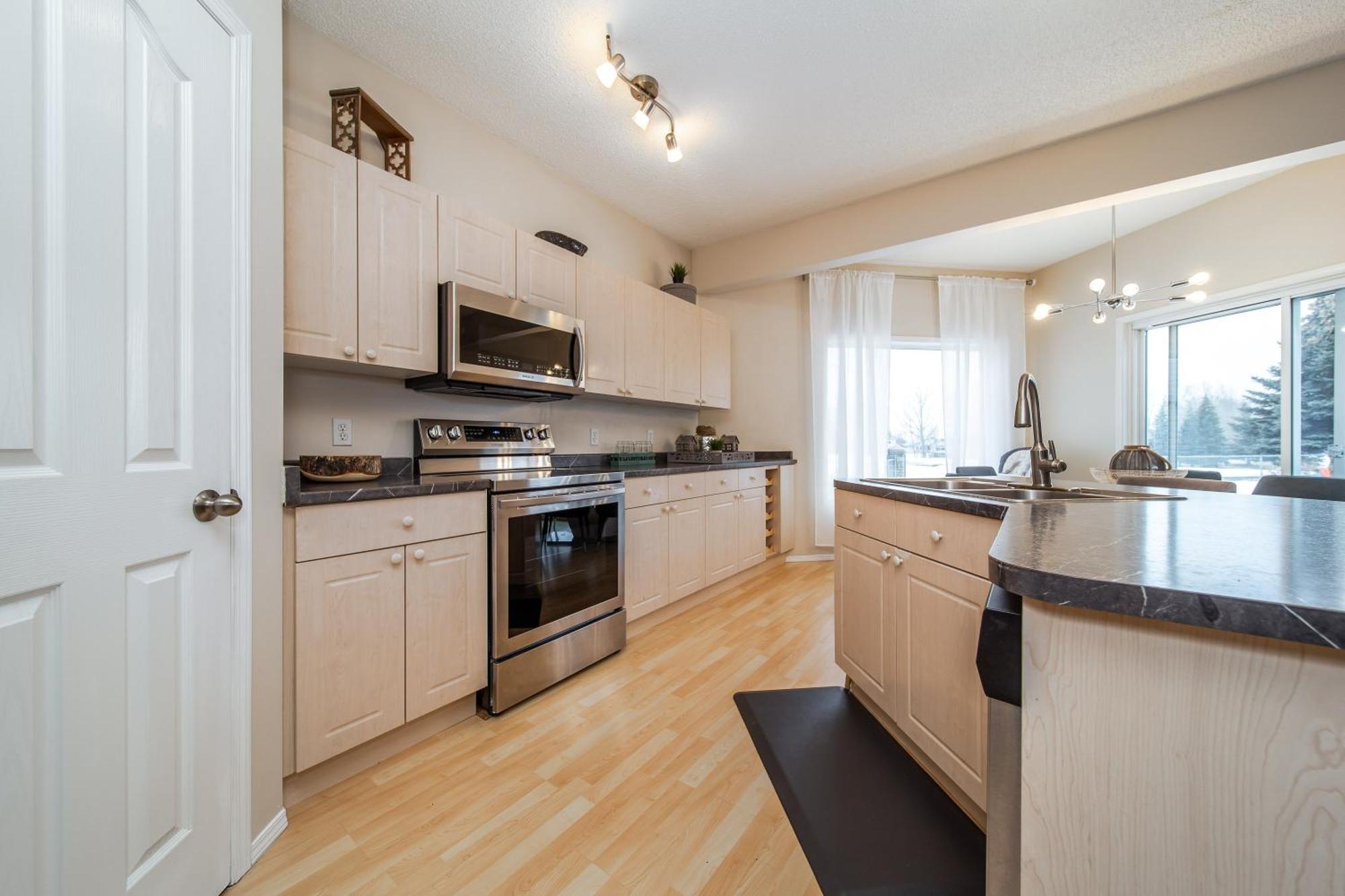 Luxury Lewis Estates Golf Course View By Henday, Whitemud, Wem, Acheson! Holiday home *