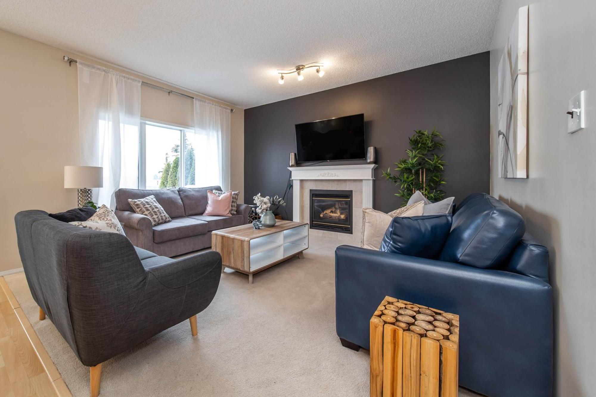 Holiday home Luxury Lewis Estates Golf Course View By Henday, Whitemud, Wem, Acheson! *