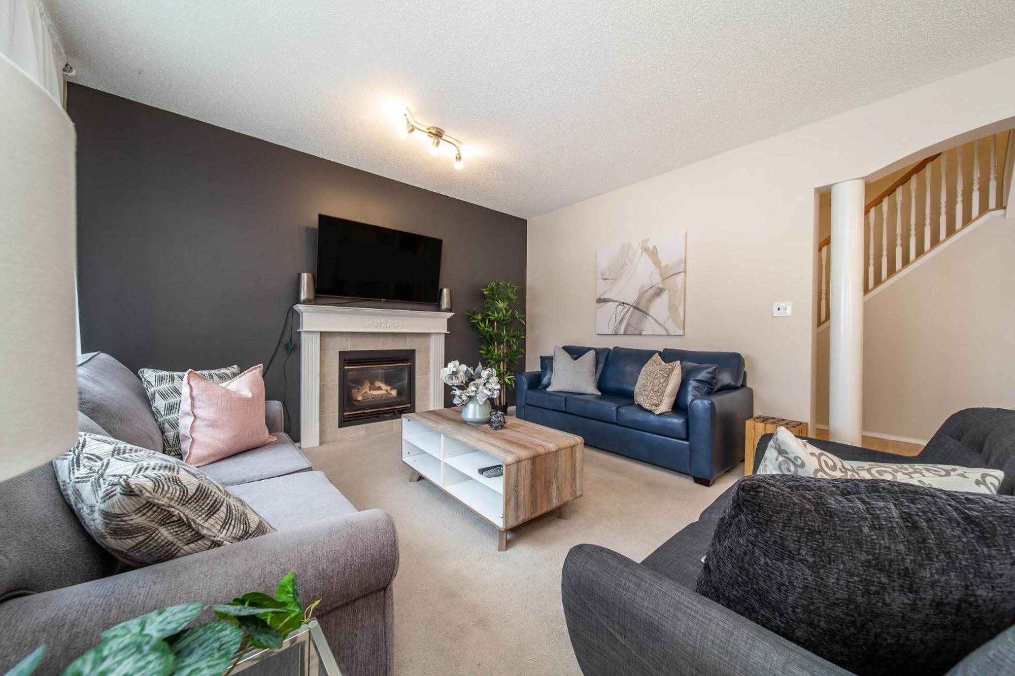 Holiday home Luxury Lewis Estates Golf Course View By Henday, Whitemud, Wem, Acheson! *