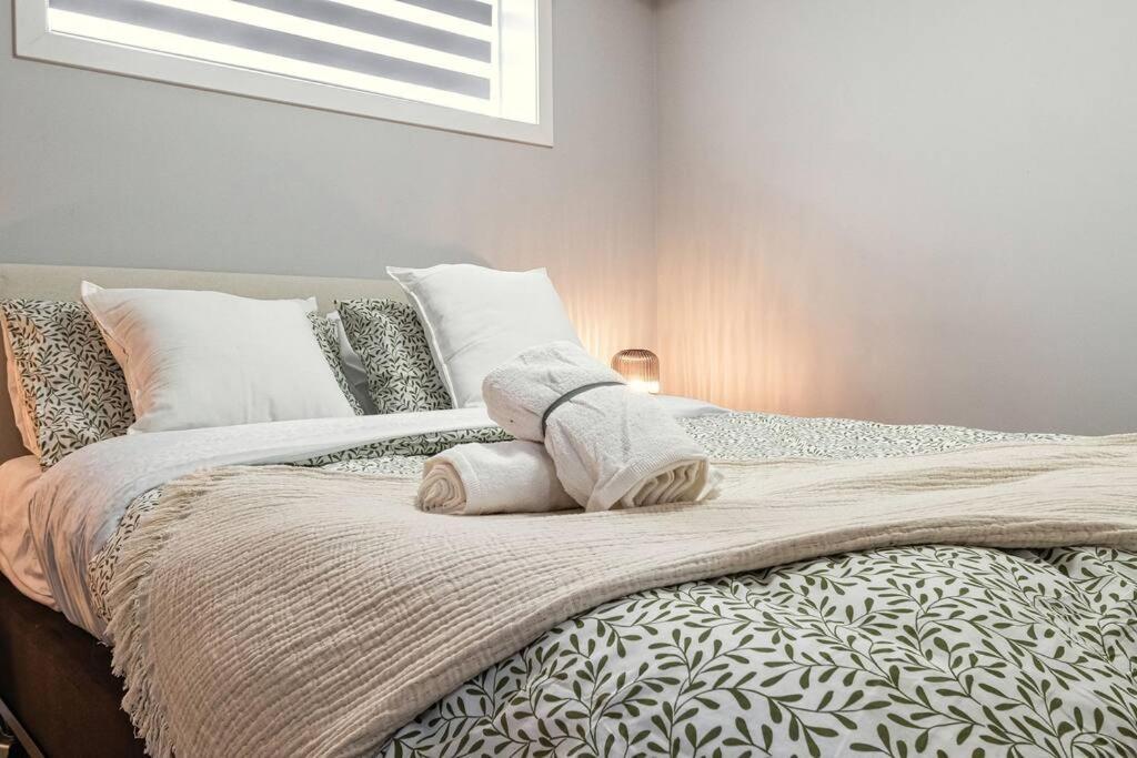 Modernsuite*nearairport*2queens*2bedroom*fullkitchen Edmonton