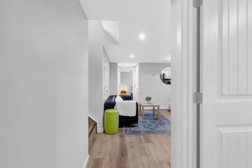 Modernsuite*nearairport*2queens*2bedroom*fullkitchen Edmonton