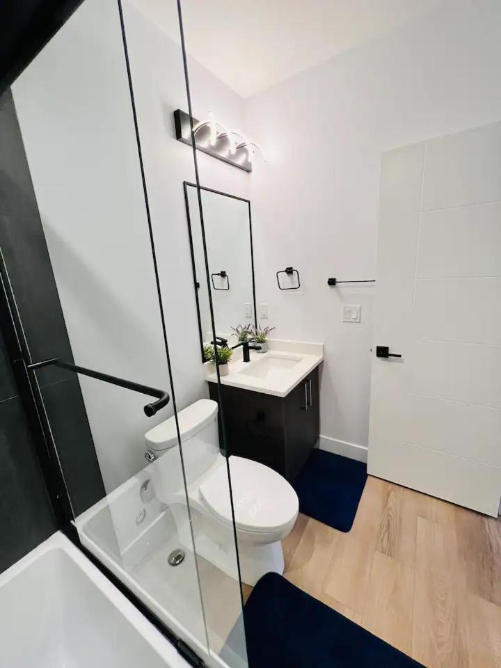 B21 River Valley 2bd Basement Holiday home Edmonton
