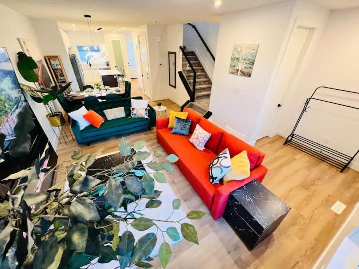 M21 Luxurious, Downtown River Valley Home, Centrally Located, Close To Everything * Edmonton