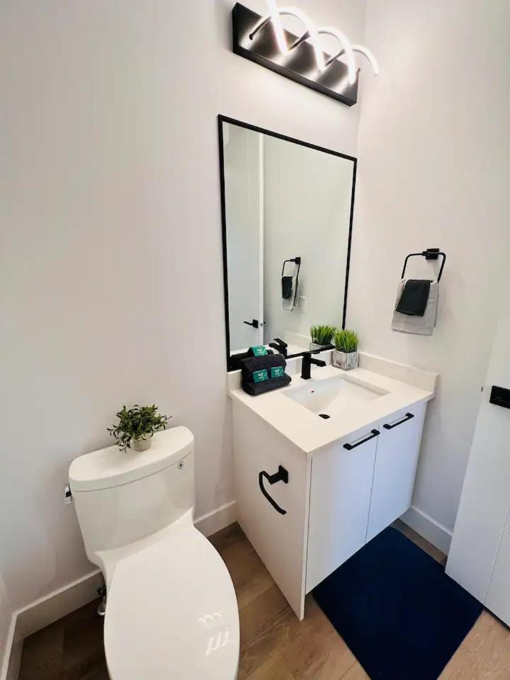 M21 Luxurious, Downtown River Valley Home, Centrally Located, Close To Everything Holiday home