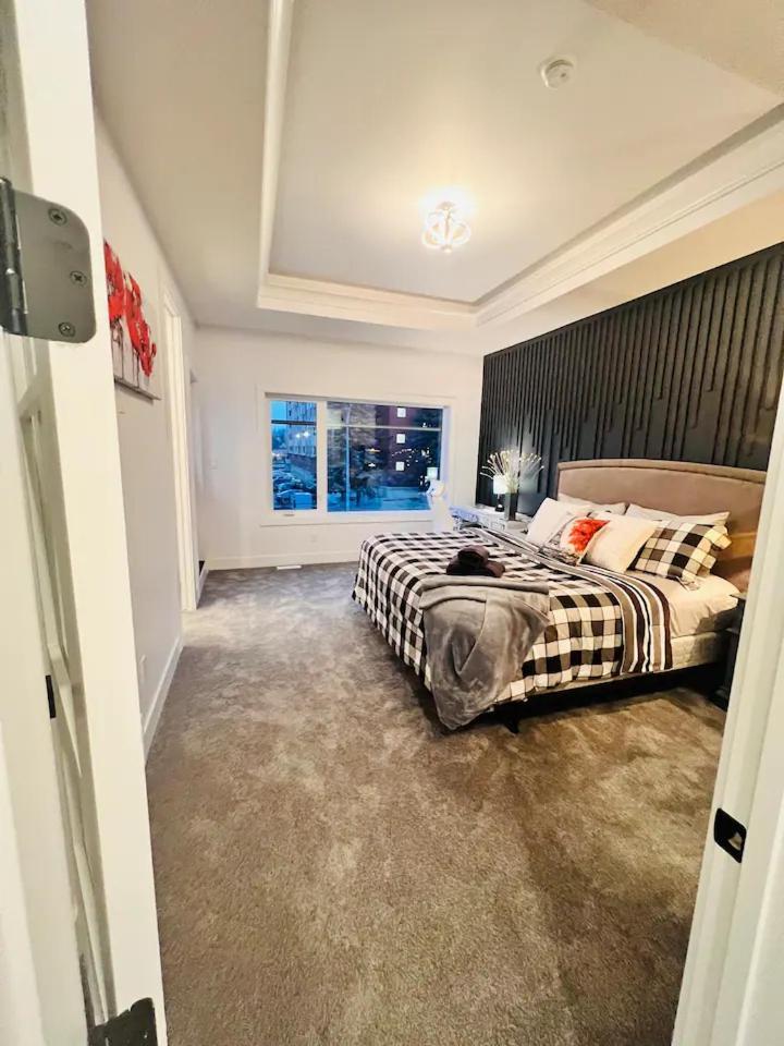 M21 Luxurious, Downtown River Valley Home, Centrally Located, Close To Everything Holiday home