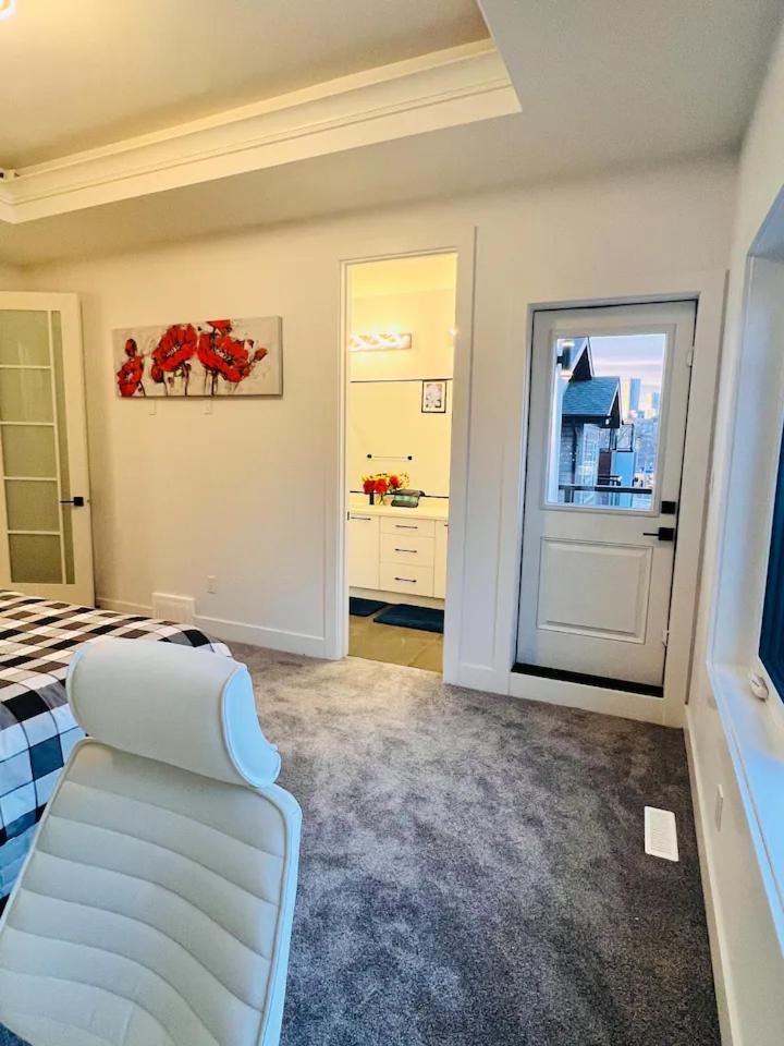 M21 Luxurious, Downtown River Valley Home, Centrally Located, Close To Everything * Edmonton