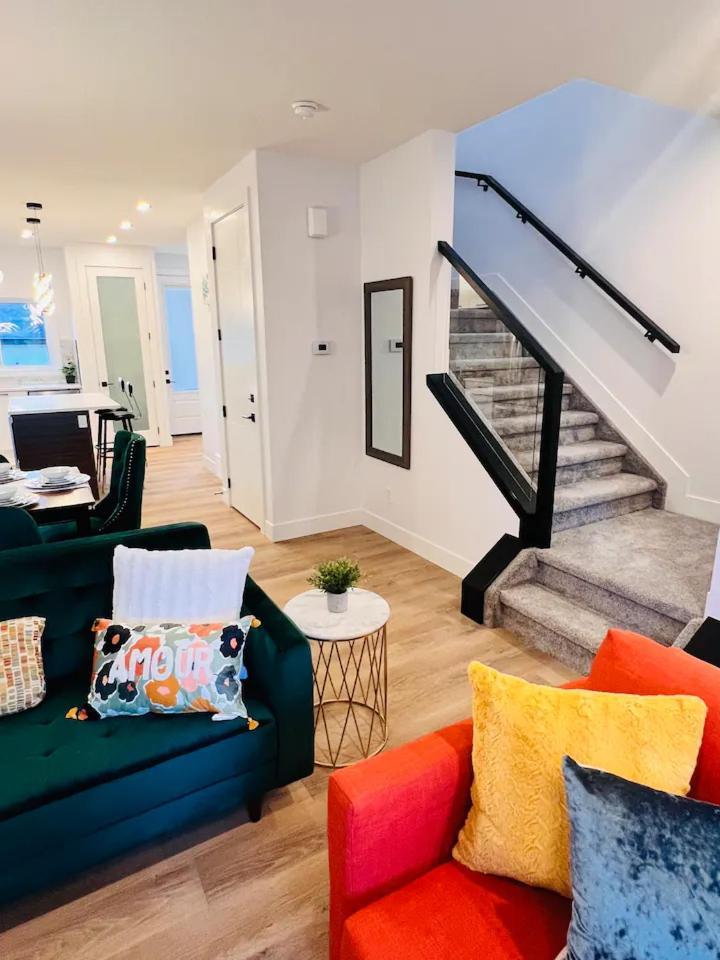 M21 Luxurious, Downtown River Valley Home, Centrally Located, Close To Everything *
