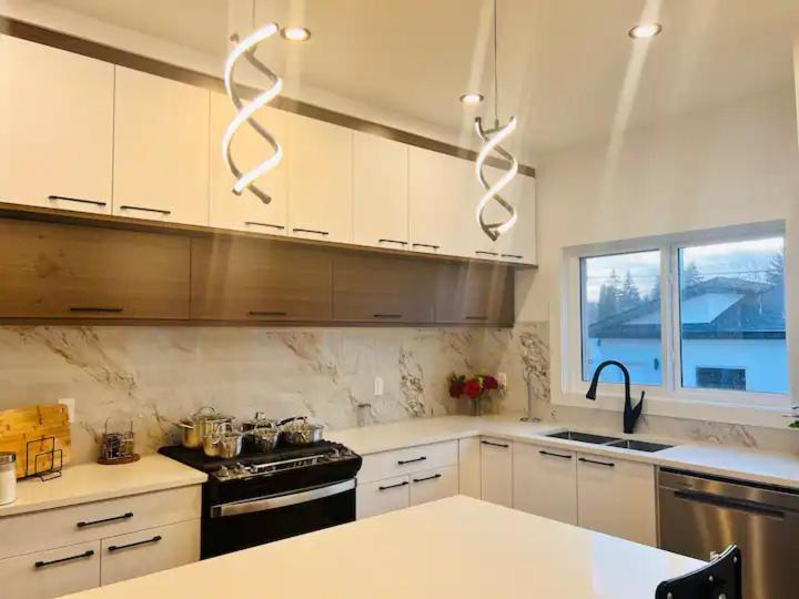 M21 Luxurious, Downtown River Valley Home, Centrally Located, Close To Everything Holiday home *
