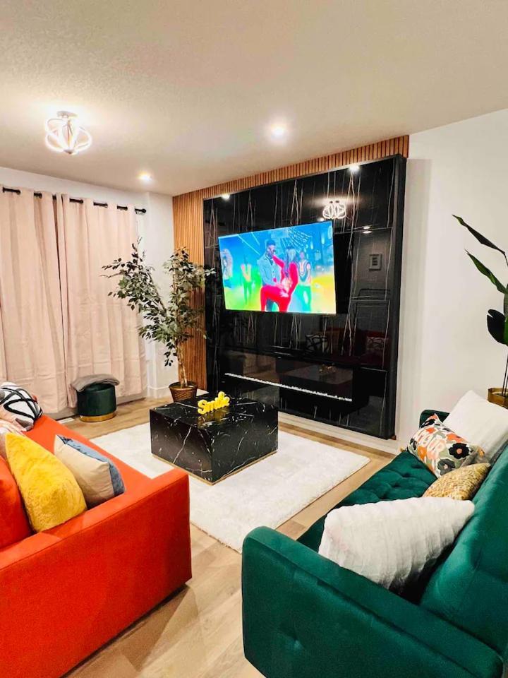 Holiday home M21 Luxurious, Downtown River Valley Home, Centrally Located, Close To Everything *