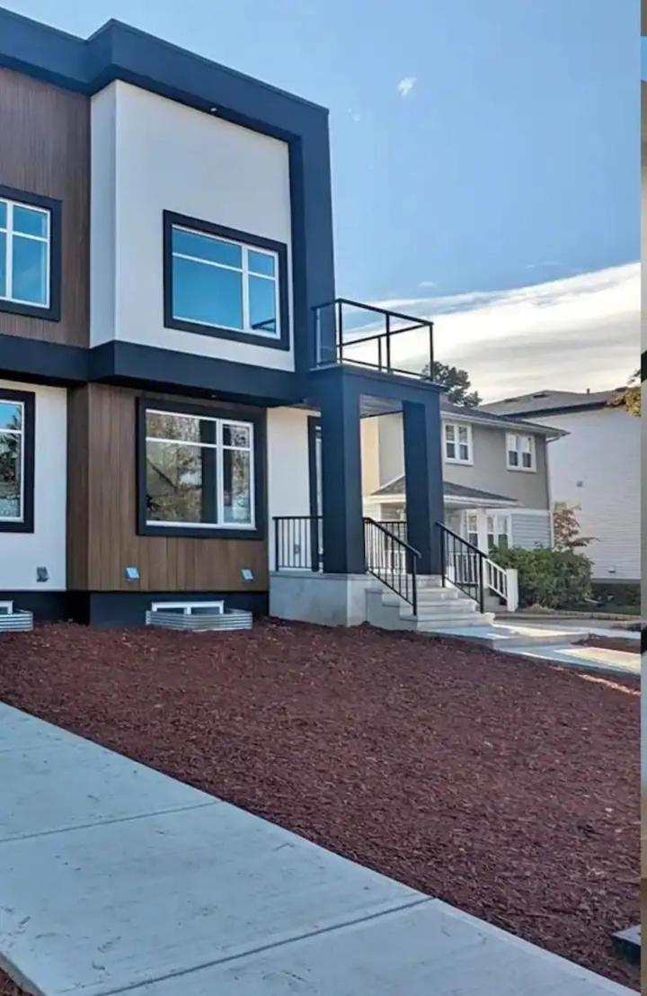 M21 Luxurious, Downtown River Valley Home, Centrally Located, Close To Everything Holiday home Edmonton