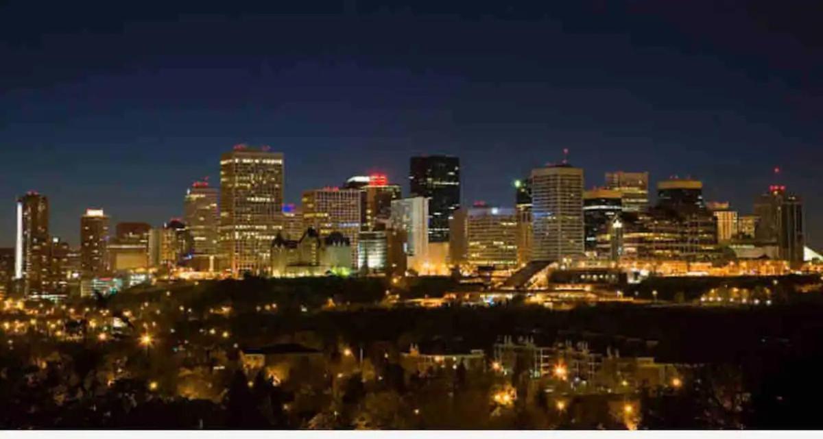 Holiday home M21 Luxurious, Downtown River Valley Home, Centrally Located, Close To Everything Edmonton