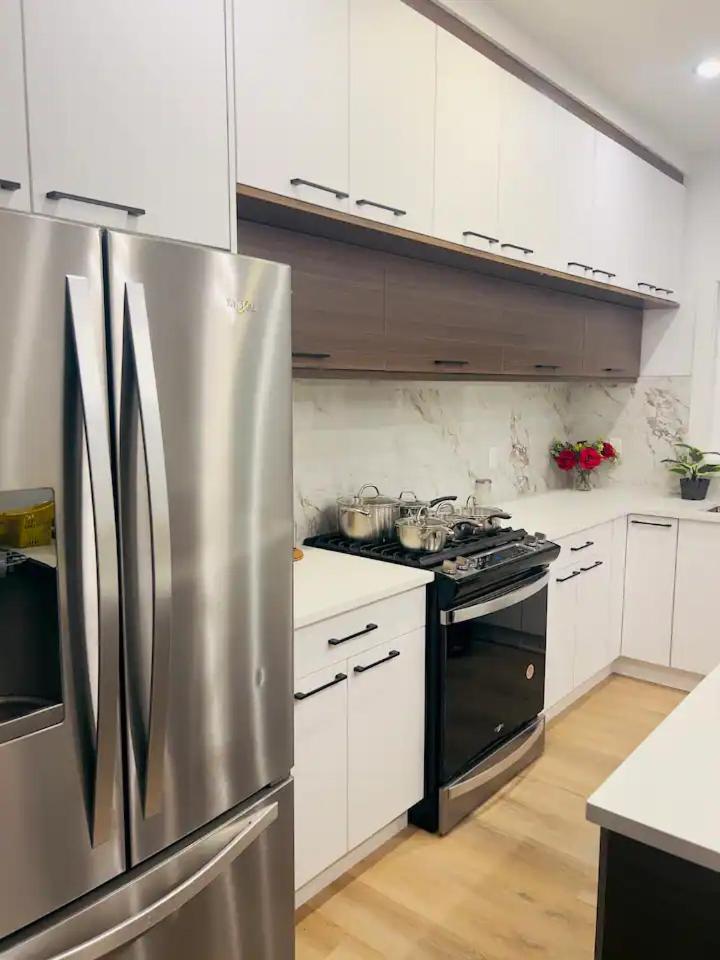 M21 Luxurious, Downtown River Valley Home, Centrally Located, Close To Everything Holiday home