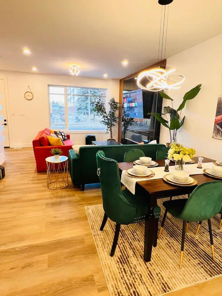 M21 Luxurious, Downtown River Valley Home, Centrally Located, Close To Everything