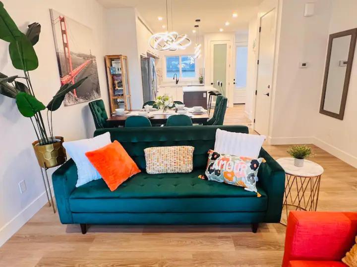 M21 Luxurious, Downtown River Valley Home, Centrally Located, Close To Everything Holiday home