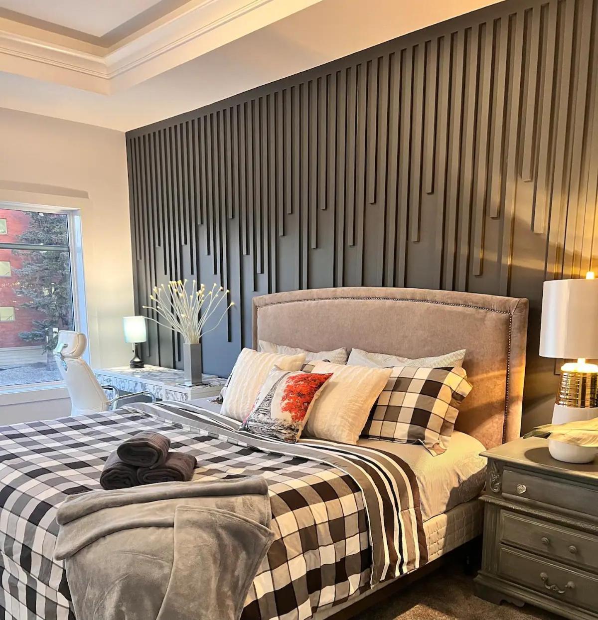 M21 Luxurious, Downtown River Valley Home, Centrally Located, Close To Everything Holiday home