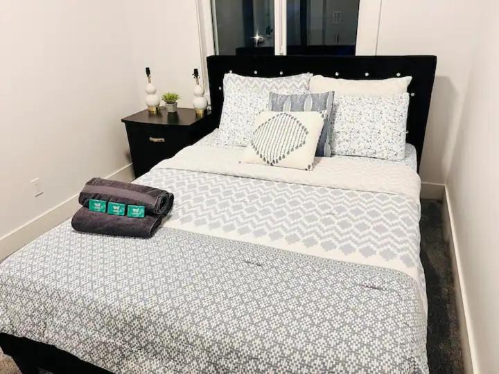 Holiday home M21 Luxurious, Downtown River Valley Home, Centrally Located, Close To Everything Edmonton