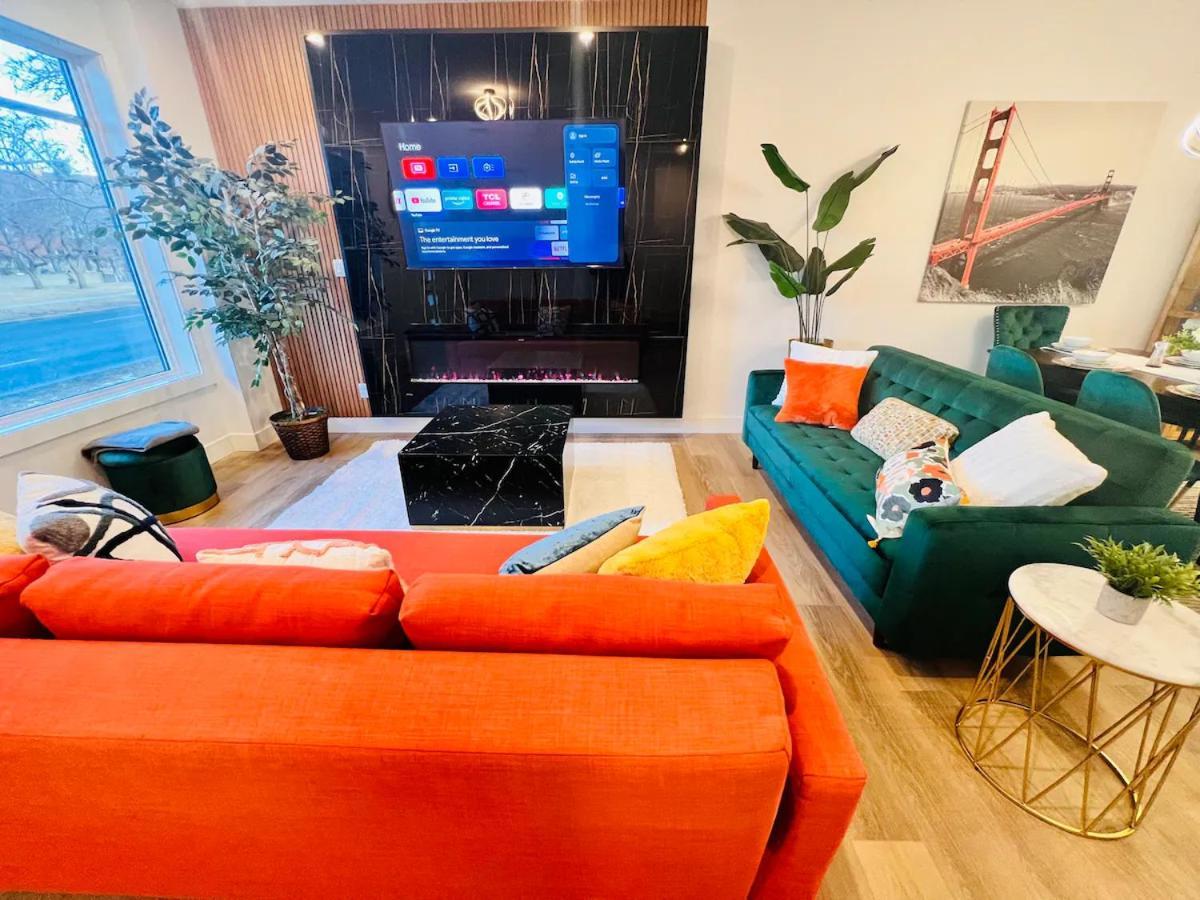 M21 Luxurious, Downtown River Valley Home, Centrally Located, Close To Everything Edmonton