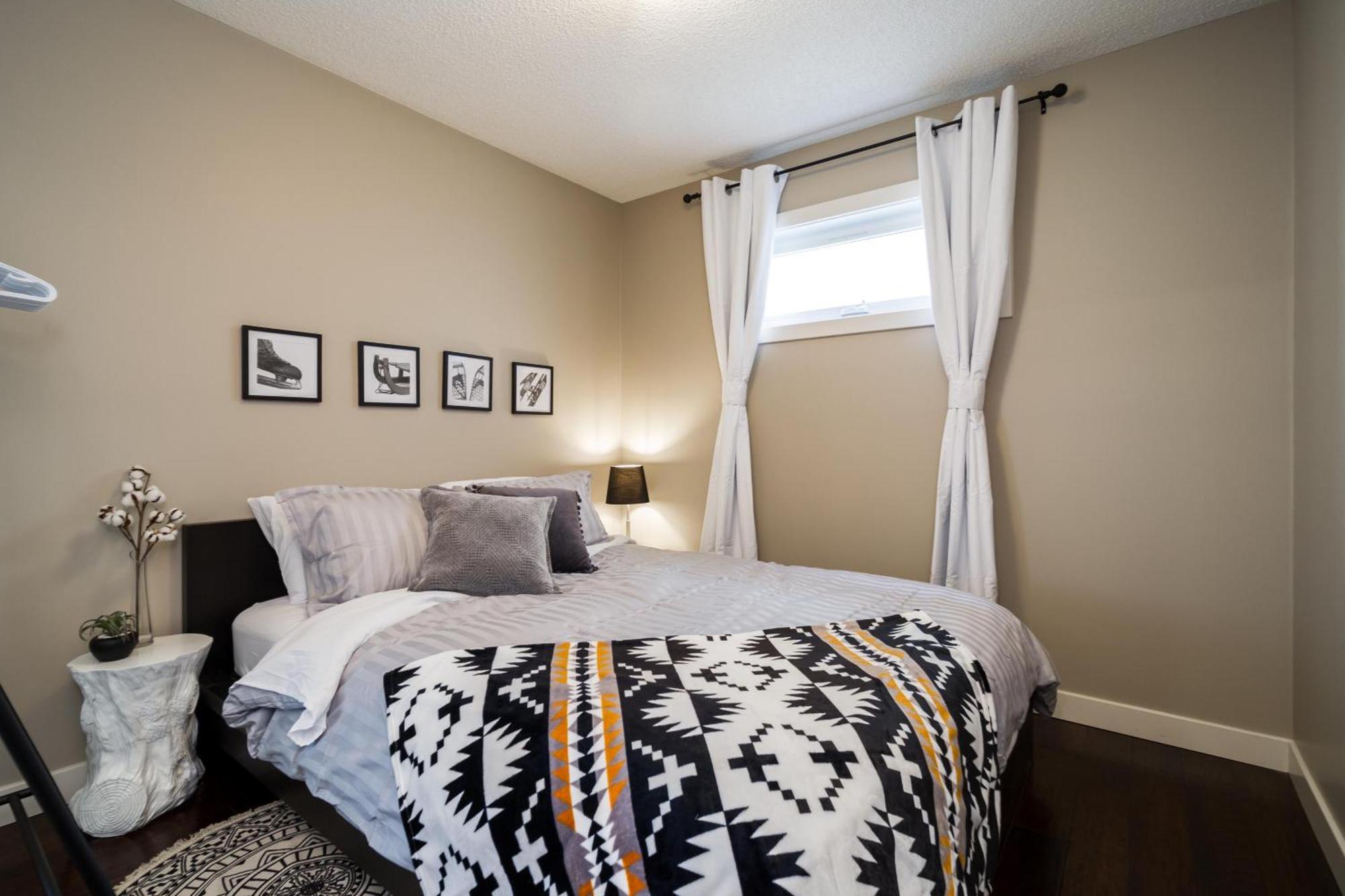 Holiday home Stylish Chic - King Bed - Free Parking & Netflix - Fast Wi-fi - Long Welcome Edmonton