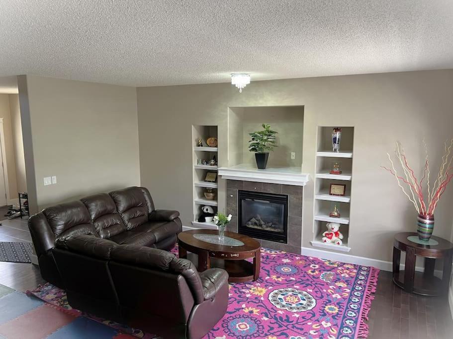South Ed Relax In Our Spacious 3 Bedroom *