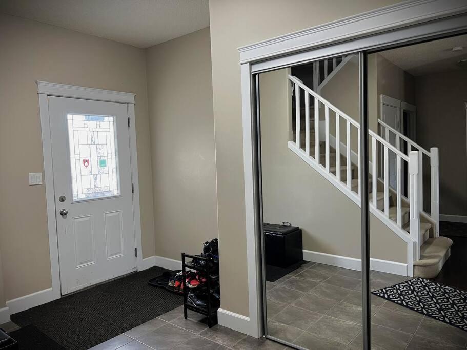 South Ed Relax In Our Spacious 3 Bedroom Edmonton