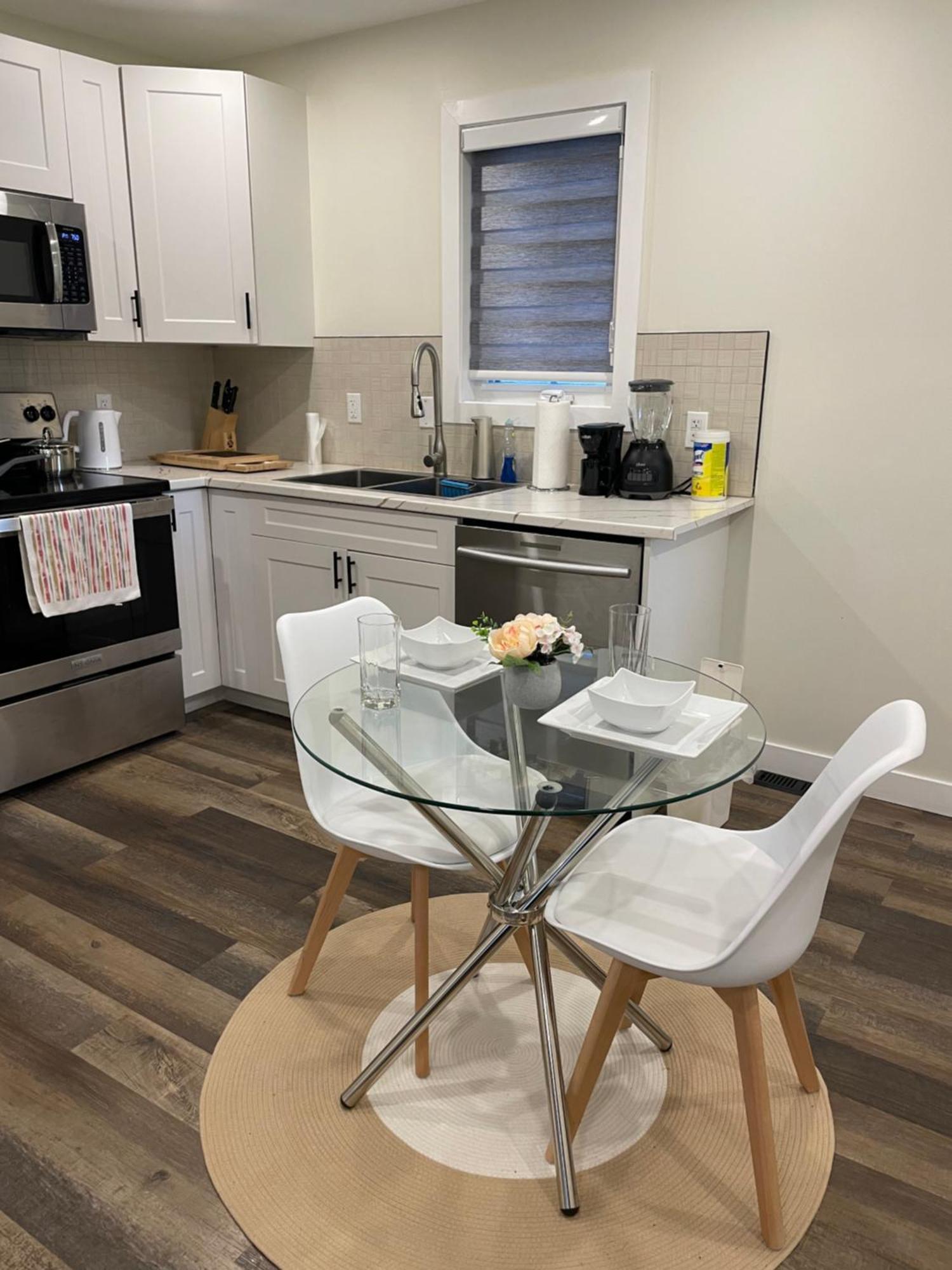 Villa With Convenience - Proximity To Essential Places And Market Price!! Edmonton