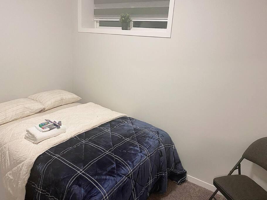 Folte's Away From 2 Bedrm Basement Apartment Edmonton