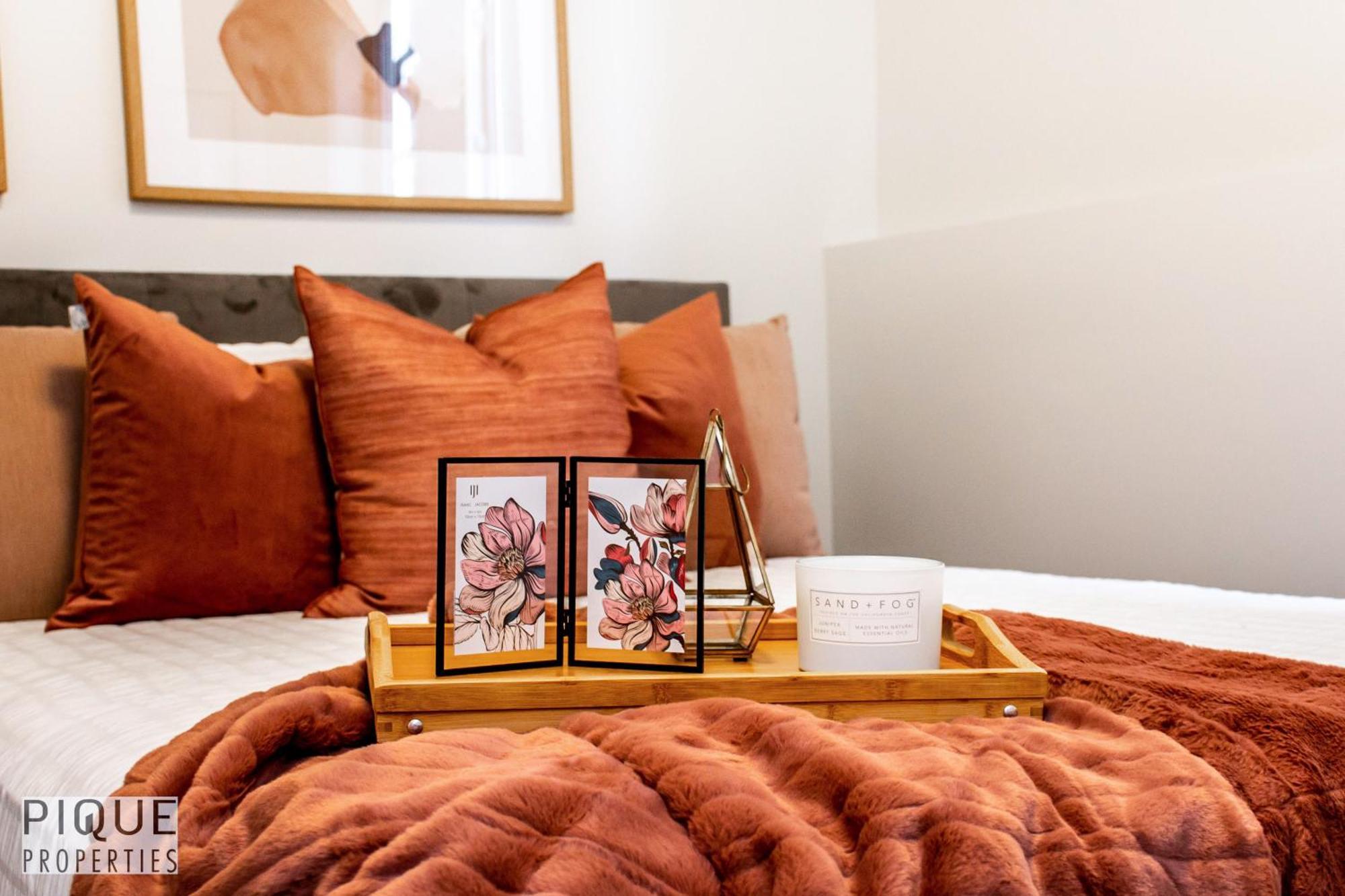 Holiday home Stunning Modern - King Bed - Free Parking & Netflix - Fast Wi-fi - Long Welcome Edmonton