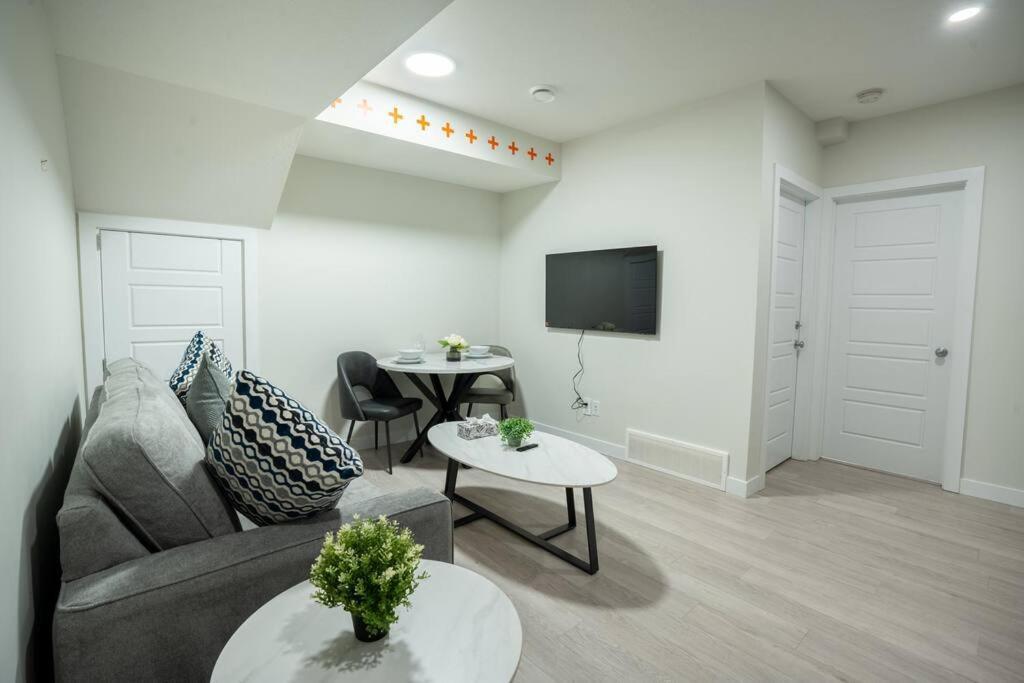 Warm Getaway Perfect For 4 Edmonton