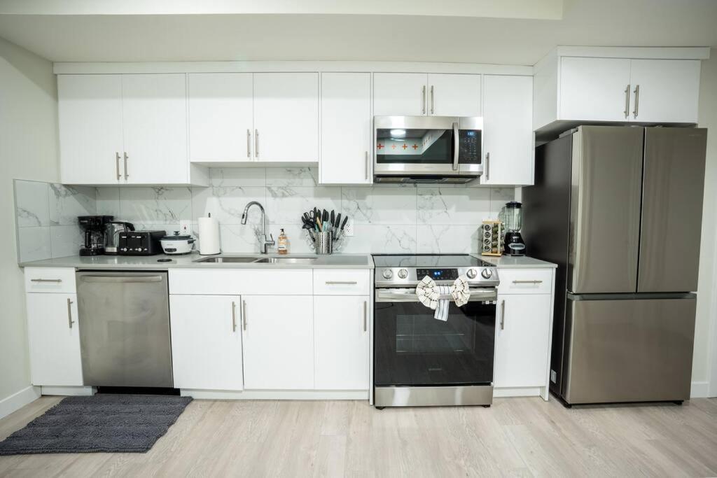 Warm Getaway Perfect For 4 Holiday home Edmonton