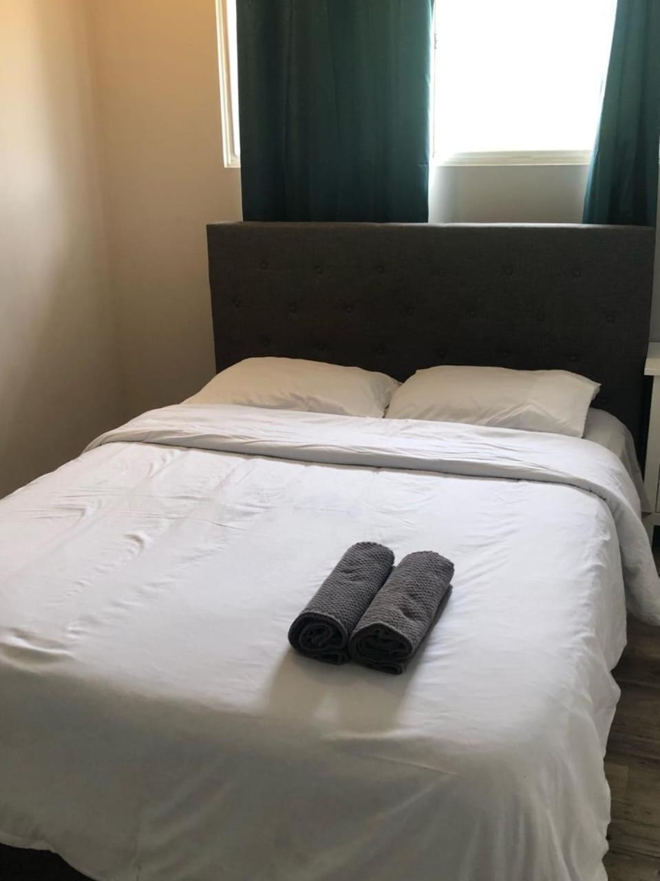 Vacation Near West Mall Homestay