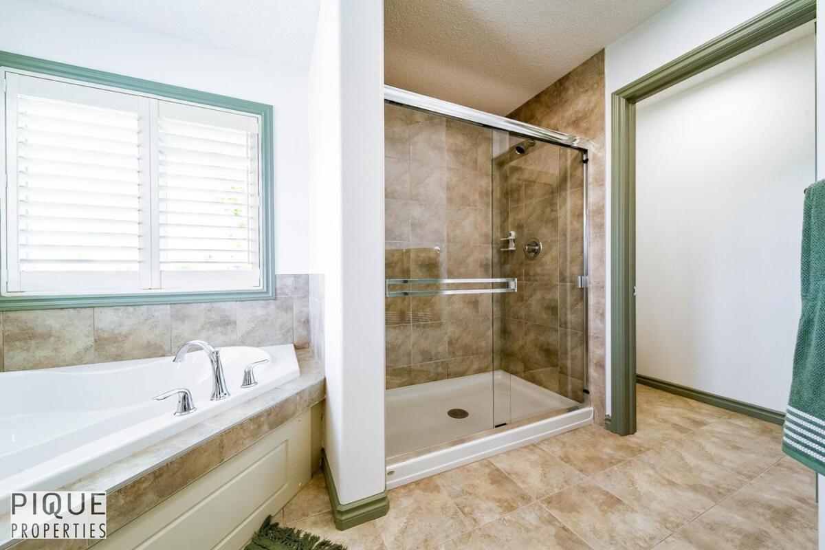 Apartment Spacious Luxury - Sleeps 8 - King Bed - Nflx&wifi