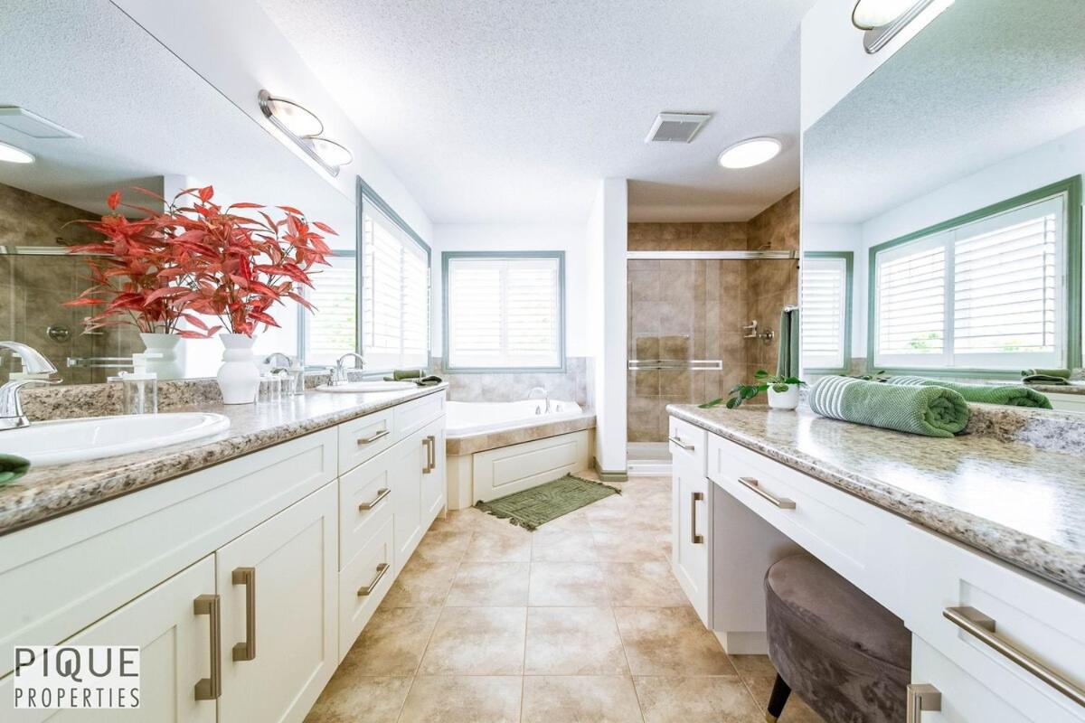 Spacious Luxury - Sleeps 8 - King Bed - Nflx&wifi