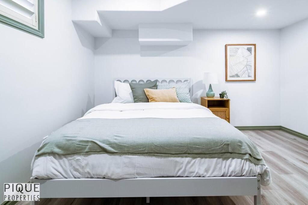 Spacious Bright - Sleeps 4 - King Bed - Nflx Apartment Edmonton