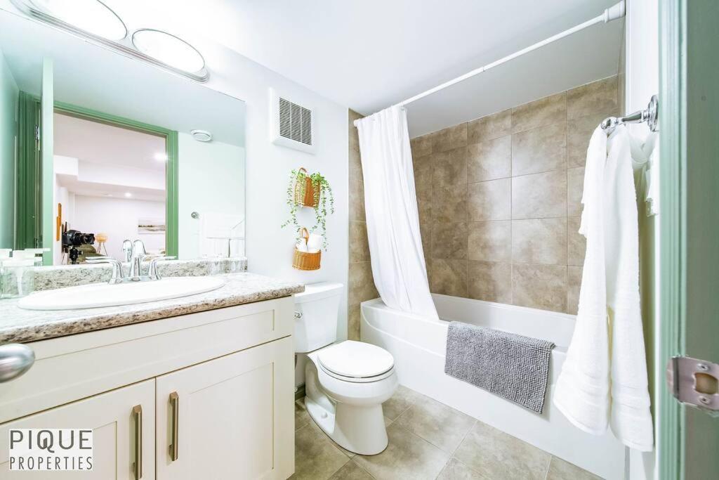 Spacious Bright - Sleeps 4 - King Bed - Nflx Apartment