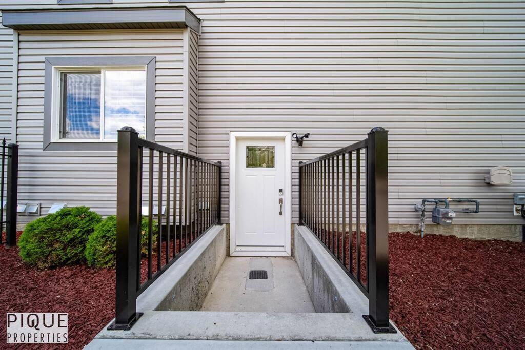 Spacious Bright - Sleeps 4 - King Bed - Nflx Apartment Edmonton