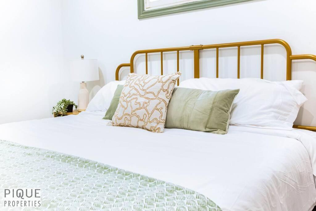 Spacious Bright - Sleeps 4 - King Bed - Nflx Apartment