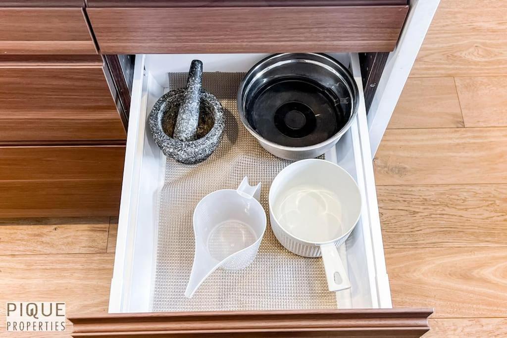 Apartment New Modern - Sleeps 8 - Foosball - Deck & Bbq Edmonton