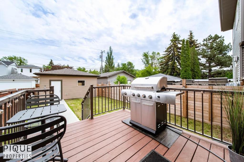 New Modern - Sleeps 8 - Foosball - Deck & Bbq * Edmonton